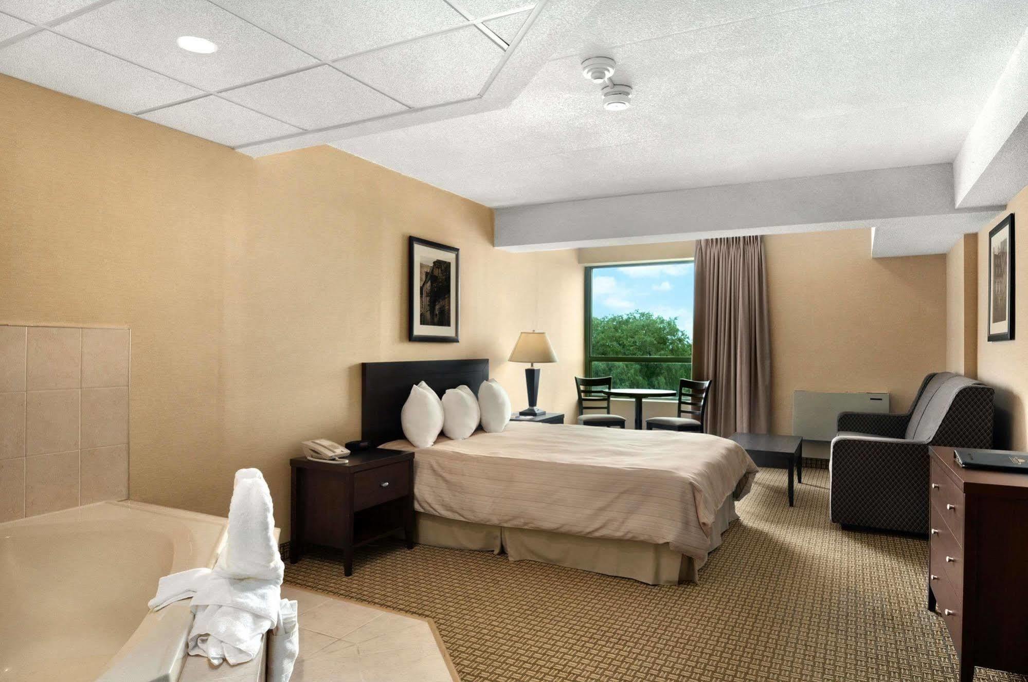 Days Inn By Wyndham Niagara Falls Lundys Lane Eksteriør bilde